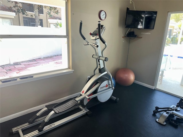 workout room featuring baseboards