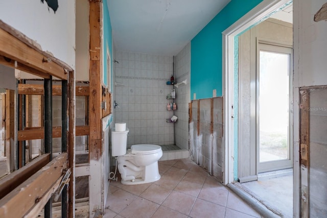 1591 N Dakota Ave NE, Saint Petersburg, FL 33703 - full bath with toilet, tiled shower, and tile patterned flooring