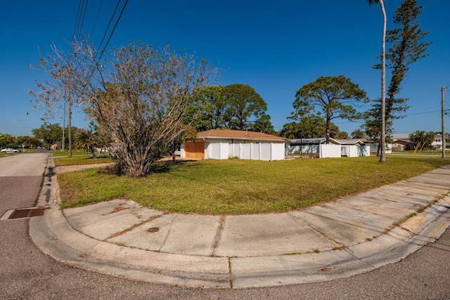 1591 N Dakota Ave NE, Saint Petersburg, FL 33703 - exterior space with a yard and fence