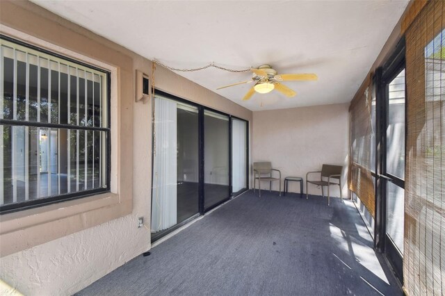 440 Woods Landing Trl, Oldsmar, FL 34677 - unfurnished sunroom featuring a ceiling fan