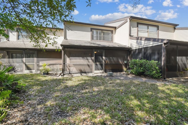 440 Woods Landing Trl, Oldsmar, FL 34677 - back of property featuring a sunroom and a yard