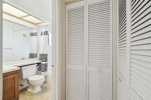 440 Woods Landing Trl, Oldsmar, FL 34677 - bathroom featuring shower / bath combo with shower curtain, toilet, vanity, and a closet