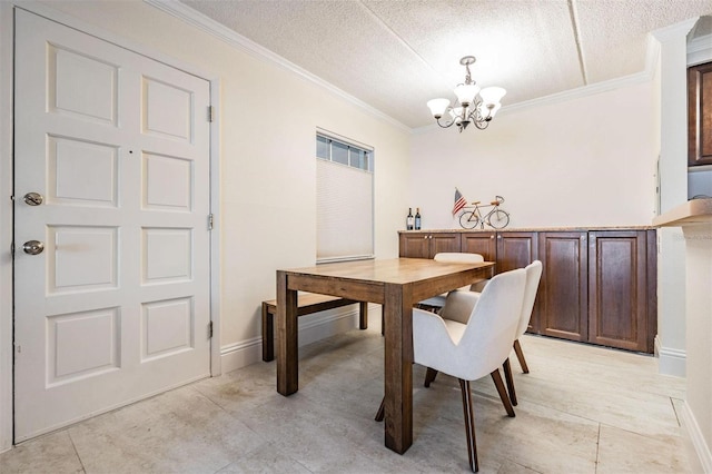 107 S Obrien St Unit 117, Tampa, FL 33609 - dining room with a textured ceiling, an inviting chandelier, baseboards, and ornamental molding