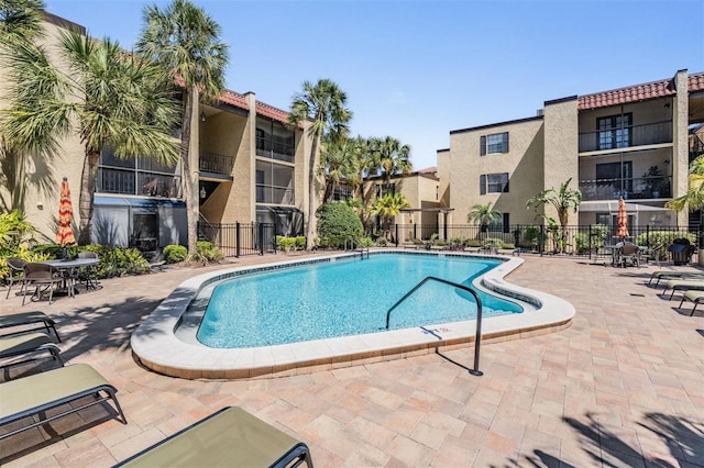 107 S Obrien St Unit 117, Tampa, FL 33609 - community pool featuring a patio area and fence