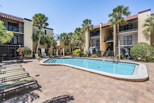 107 S Obrien St Unit 117, Tampa, FL 33609 - community pool featuring a patio area