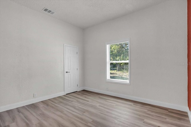 3101 N 15th St, Tampa, FL 33605 - empty room featuring light wood finished floors, visible vents, and baseboards