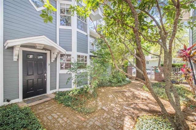 506 S Willow Ave Unit 7, Tampa, FL 33606 - property entrance with fence