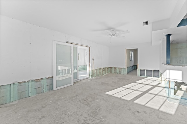 empty room featuring a ceiling fan, visible vents, and concrete flooring