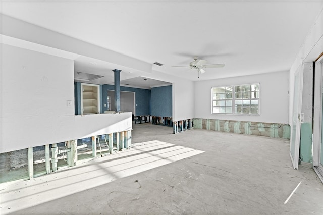 empty room with visible vents and ceiling fan
