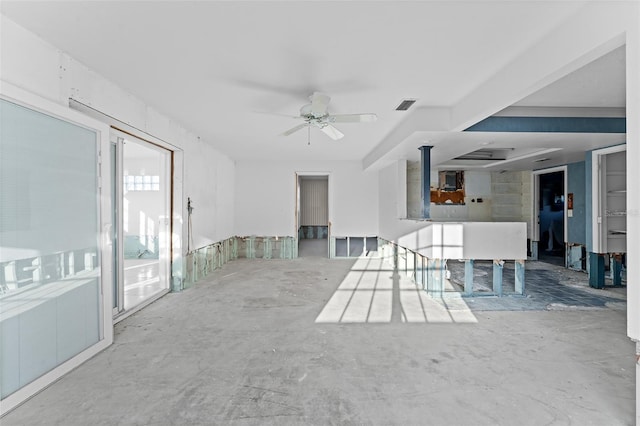 empty room featuring visible vents, concrete flooring, and ceiling fan