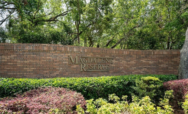 2206 Green Oaks Ln, Tampa, FL 33612 - view of community / neighborhood sign