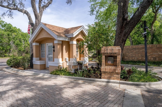 2206 Green Oaks Ln, Tampa, FL 33612 - view of front of property with stucco siding and fence