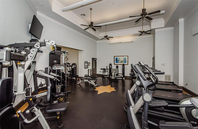 700 S Harbour Island Blvd Unit 404, Tampa, FL 33602 - workout area with visible vents, ornamental molding, a tray ceiling, baseboards, and ceiling fan
