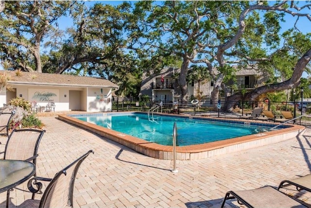 720 Lyndhurst St Unit 1121, Dunedin, FL 34698 - community pool with a patio area