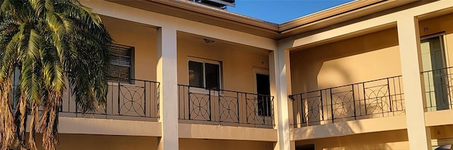 10351 Regal Dr Unit 18, Largo, FL 33774 - view of side of home featuring stucco siding