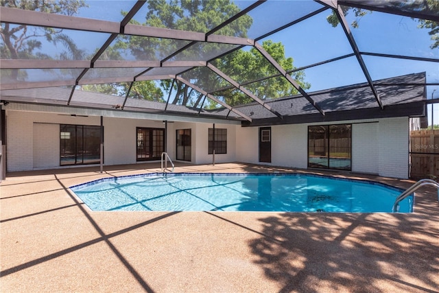 2715 Willow Oaks Dr, Valrico, FL 33594 - swimming pool with a patio area, glass enclosure, and a ceiling fan