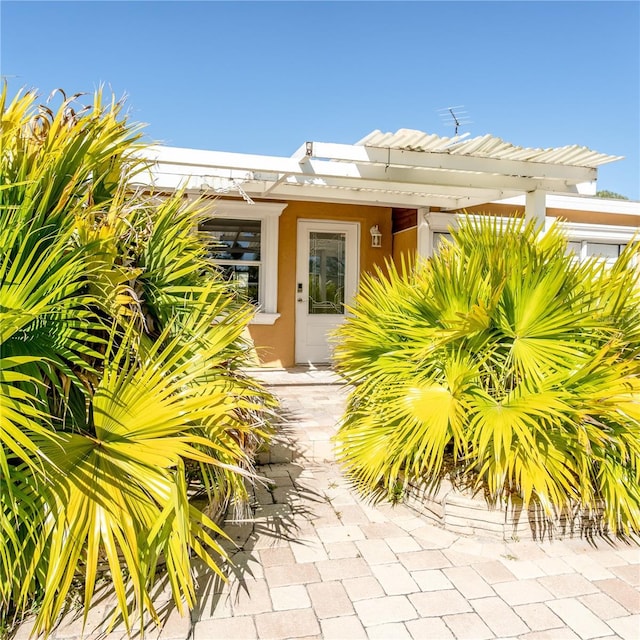 property entrance with stucco siding