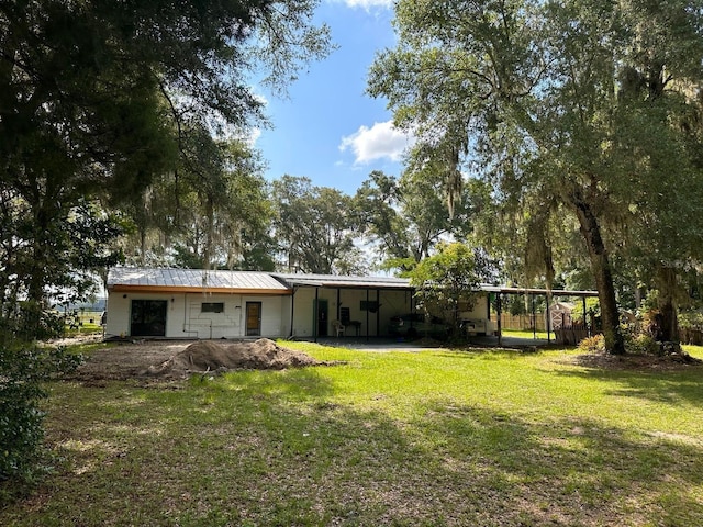 5562 S US-301, Bushnell, FL 33513 - rear view of property with a yard