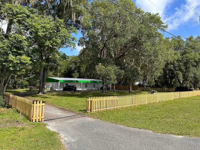 5562 S US-301, Bushnell, FL 33513 - view of front of home with a front yard, a carport, and a fenced front yard