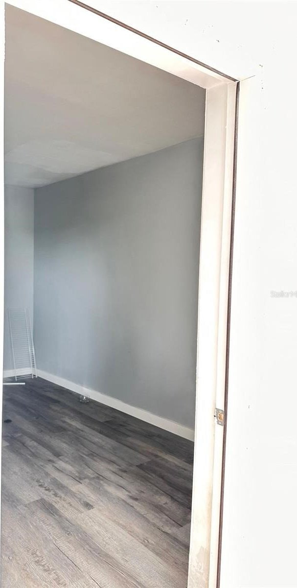 5562 S US-301, Bushnell, FL 33513 - unfurnished room featuring wood finished floors and baseboards