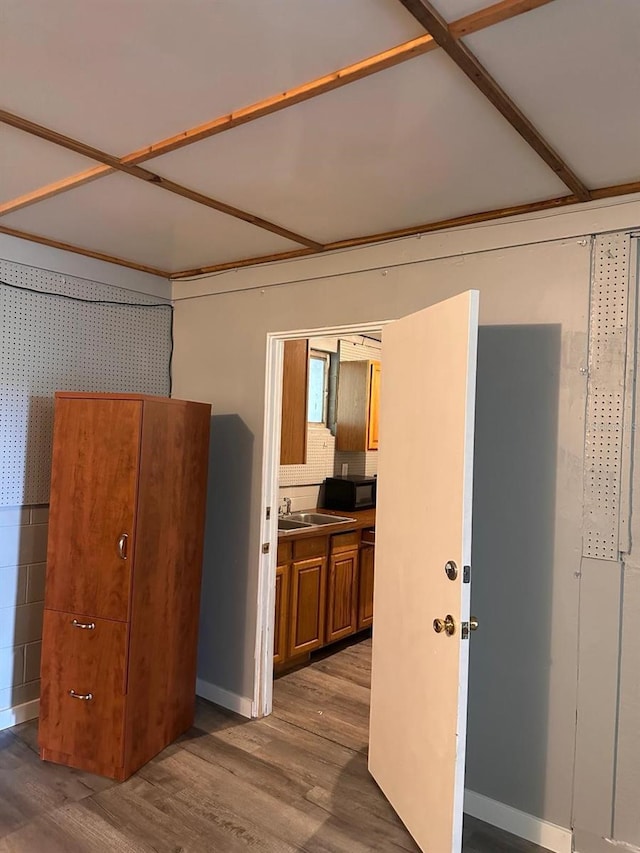 5562 S US-301, Bushnell, FL 33513 - unfurnished room featuring a sink and wood finished floors