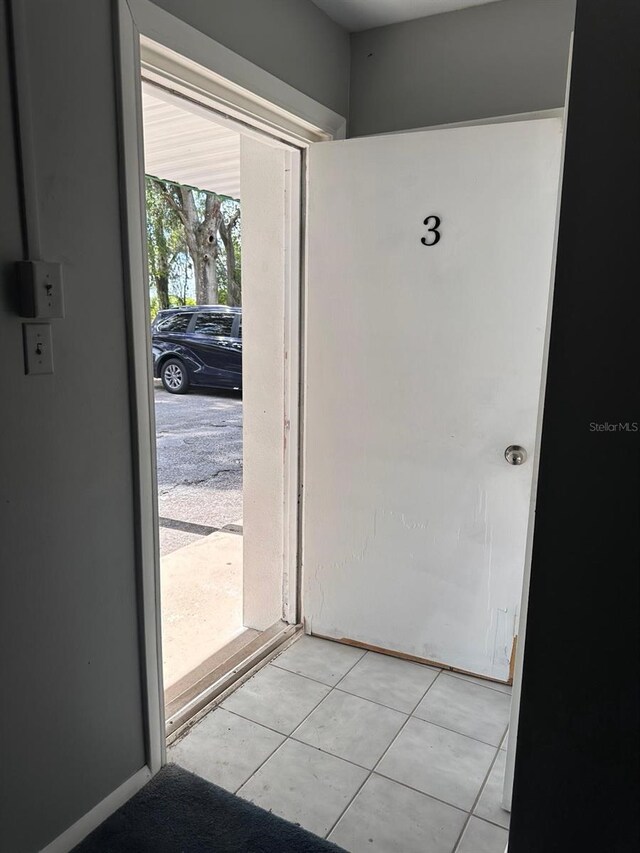 5562 S US-301, Bushnell, FL 33513 - doorway featuring light tile patterned flooring