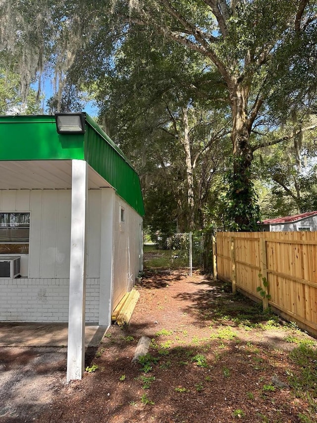 5562 S US-301, Bushnell, FL 33513 - view of yard featuring cooling unit and fence