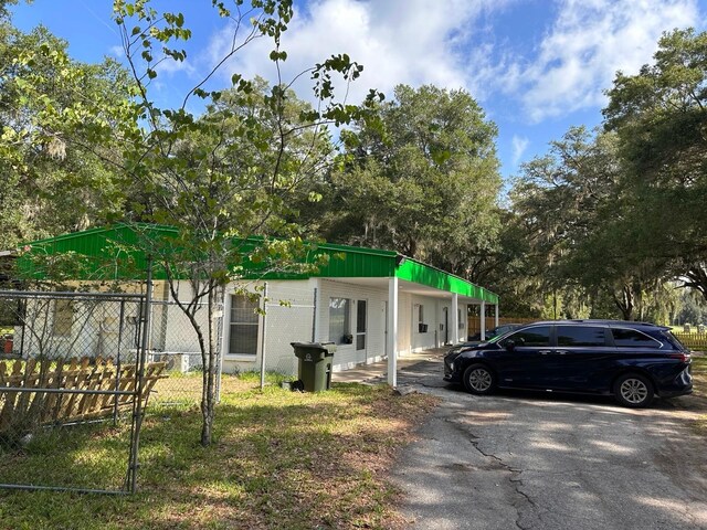 5562 S US-301, Bushnell, FL 33513 - view of front of property featuring an attached carport and fence