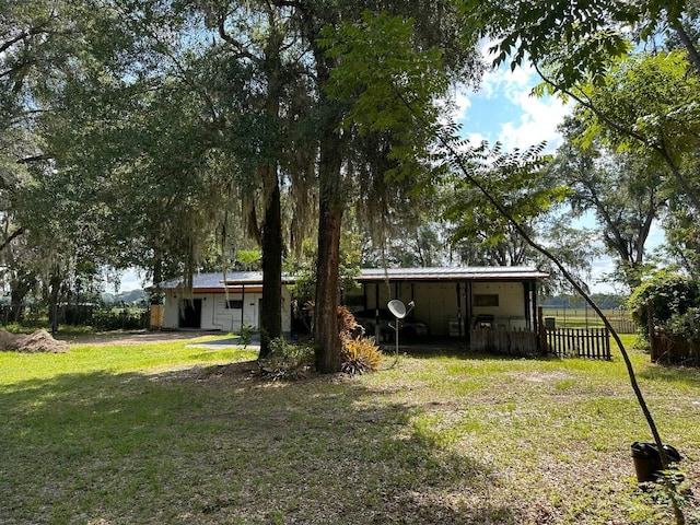 5562 S US-301, Bushnell, FL 33513 - view of yard featuring fence