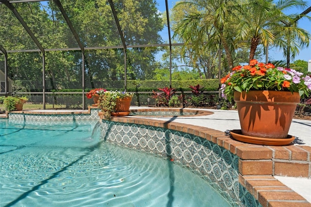 20315 Mid Ct, Lutz, FL 33558 - pool with glass enclosure and a jacuzzi
