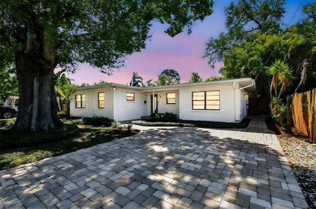 3818 W San Miguel St, Tampa, FL 33629 - ranch-style house featuring fence