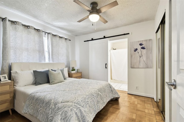3818 W San Miguel St, Tampa, FL 33629 - bedroom featuring connected bathroom, a barn door, and a textured ceiling