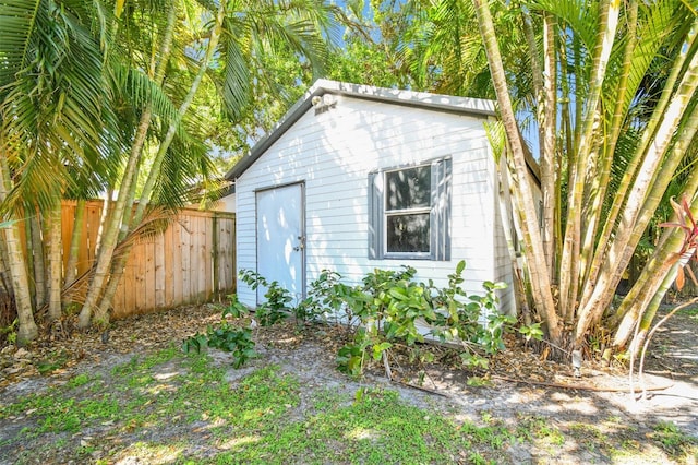 3818 W San Miguel St, Tampa, FL 33629 - view of outdoor structure with an outbuilding and fence