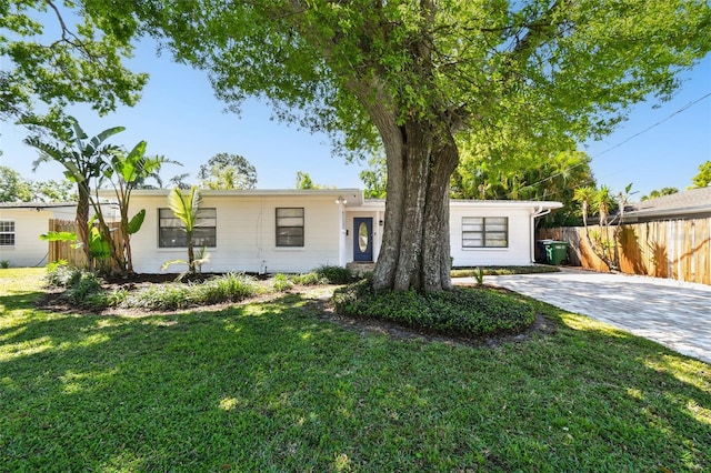 3818 W San Miguel St, Tampa, FL 33629 - view of front of house featuring a front lawn and fence