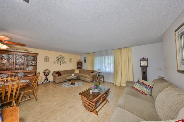 672 Allegheny Dr, Sun City Center, FL 33573 - photo 4