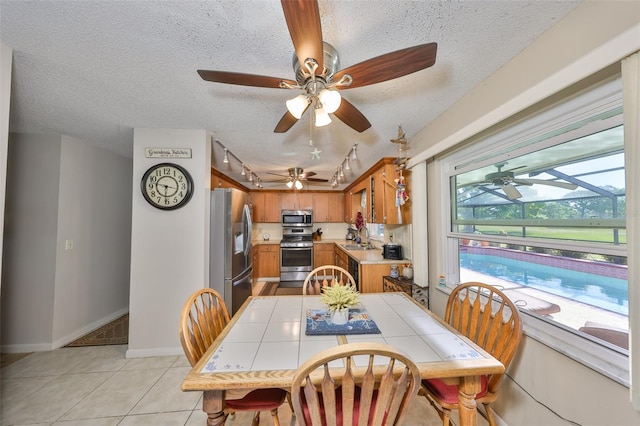 672 Allegheny Dr, Sun City Center, FL 33573 - photo 7