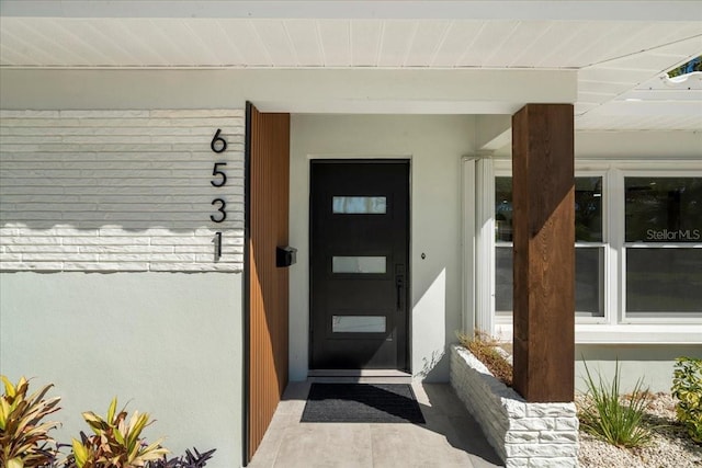6531 2nd Ave N, Saint Petersburg, FL 33710 - doorway to property featuring stucco siding