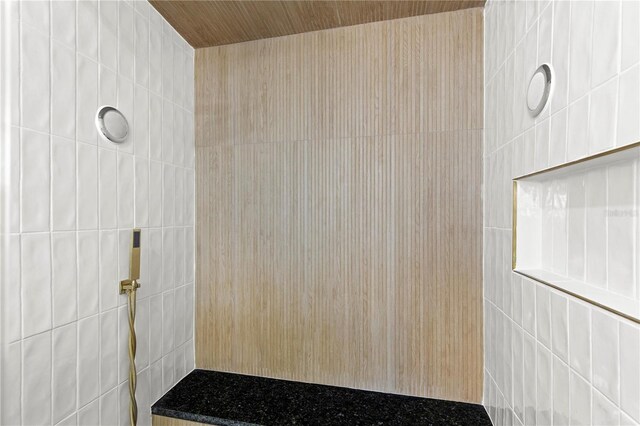 6531 2nd Ave N, Saint Petersburg, FL 33710 - bathroom with tiled shower