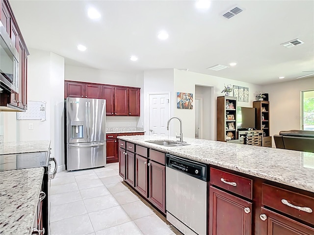 5235 SE 91st St, Ocala, FL 34480 - kitchen featuring visible vents, a sink, recessed lighting, stainless steel appliances, and reddish brown cabinets