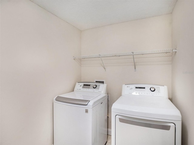 405 Laguna Mill Dr, Ruskin, FL 33570 - washroom with washer and dryer