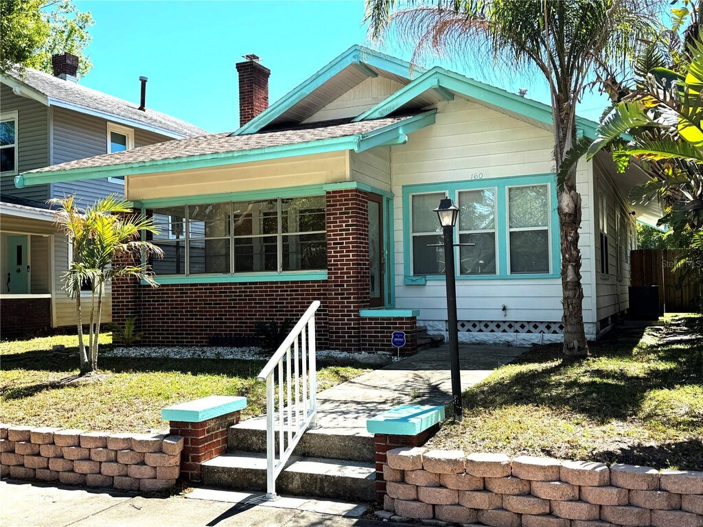 160 16th Ave NE, Saint Petersburg, FL 33704 - view of front of house