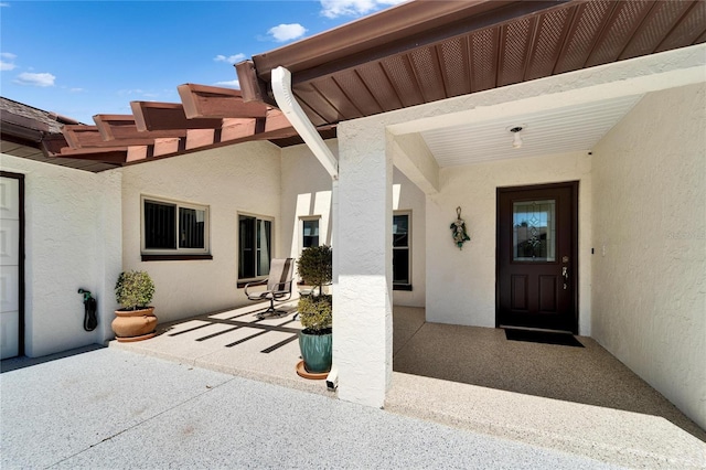 2007 E View Dr, Sun City Center, FL 33573 - doorway to property featuring stucco siding