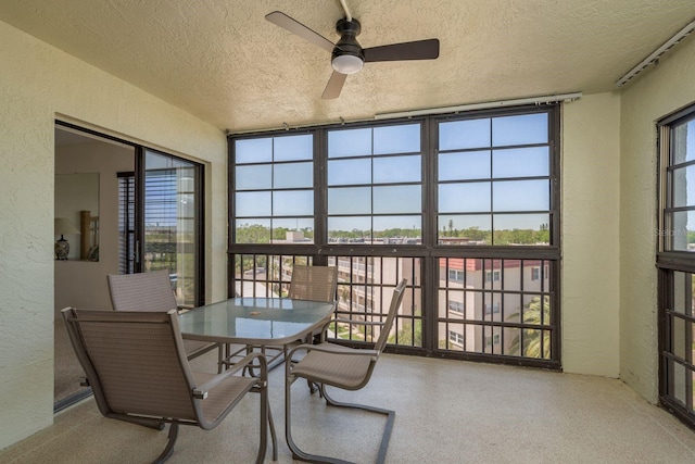 9860 62nd Ter N Unit 1051, Saint Petersburg, FL 33708 - view of sunroom / solarium