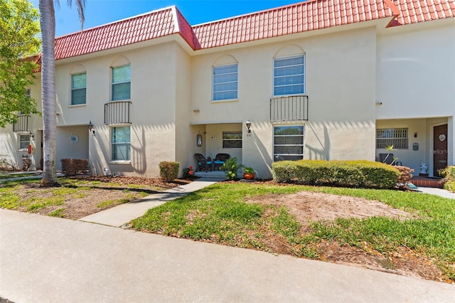 2700 Bayshore Blvd Unit 512, Dunedin, FL 34698 - view of front facade featuring a tiled roof and stucco siding