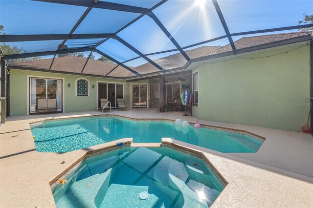 16340 Marquis Rd, Brooksville, FL 34614 - view of swimming pool featuring a pool with connected hot tub, a lanai, and a patio area