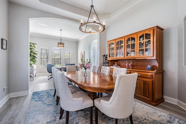 17927 Bahama Isle Cir, Tampa, FL 33647 - dining room featuring baseboards, light wood finished floors, and arched walkways