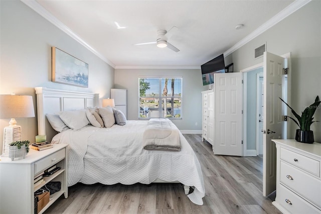 17927 Bahama Isle Cir, Tampa, FL 33647 - bedroom featuring light wood-style floors, ceiling fan, visible vents, baseboards, and ornamental molding