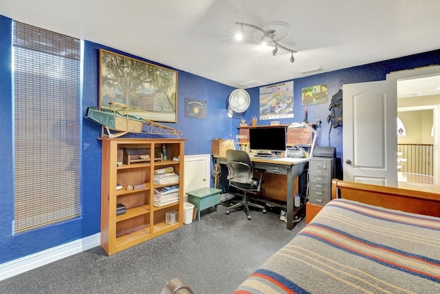 1108 W Charter St, Tampa, FL 33602 - bedroom with a textured wall and an office area