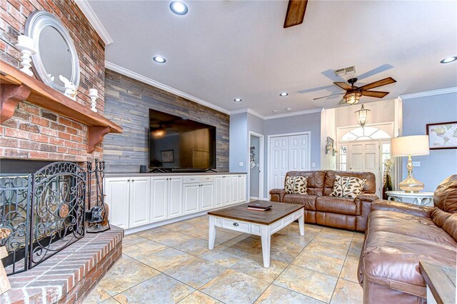 living area with visible vents, crown molding, ceiling fan, recessed lighting, and an accent wall