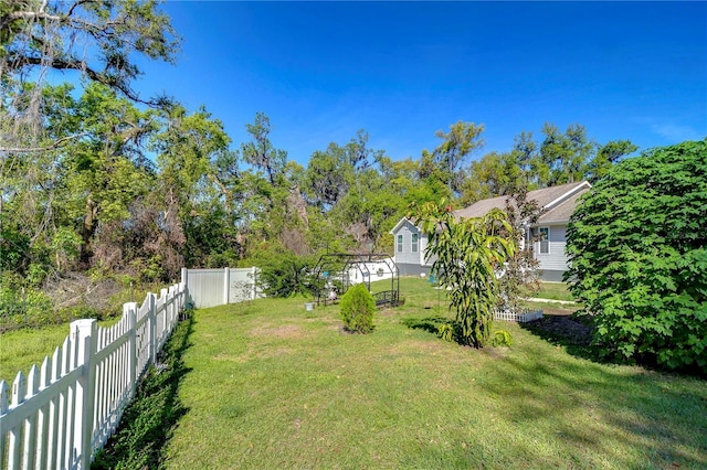 view of yard featuring a fenced backyard